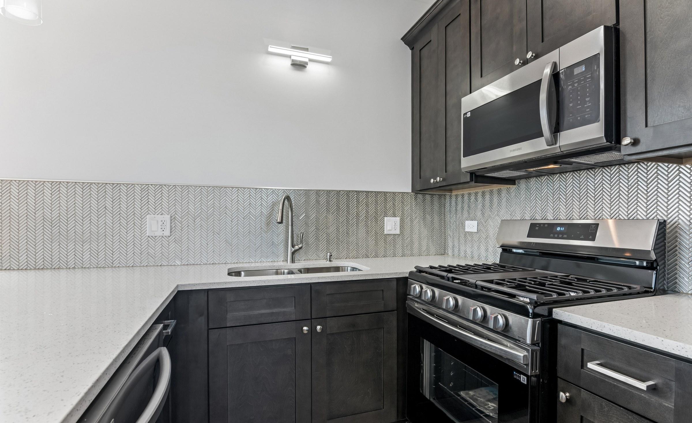 2655 W Monroe — interior