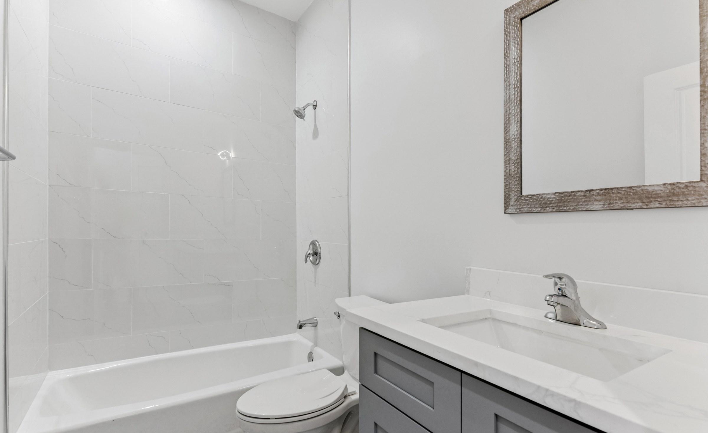 2655 W Monroe — interior